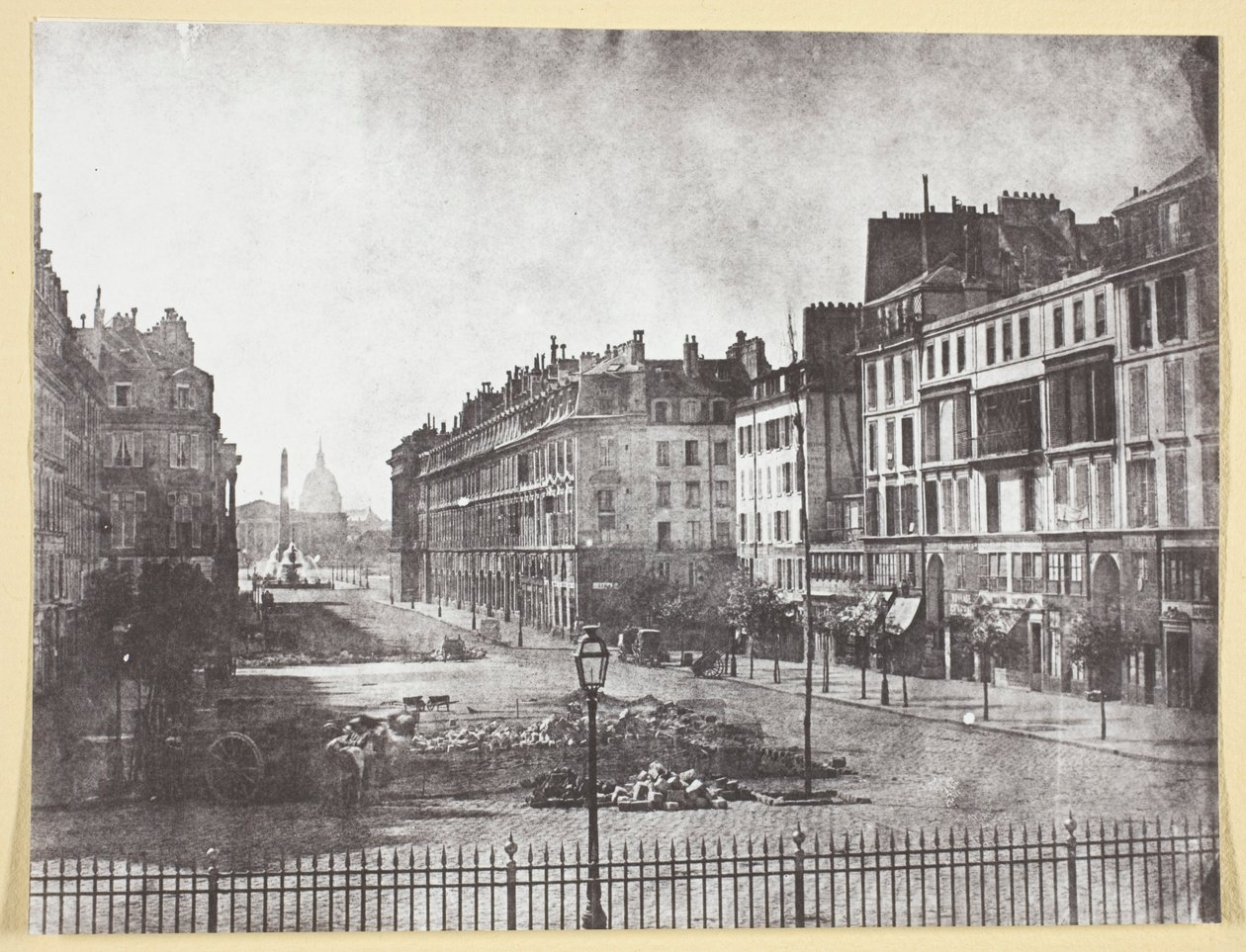 Rue Royale og resterne af barrikaderne fra 1848 af Hippolyte Bayard
