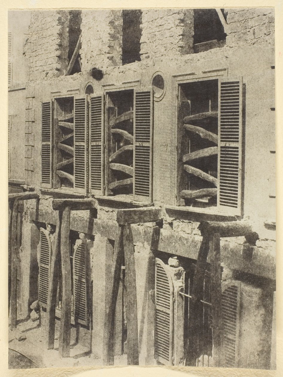 Gammelt hus under restaurering af Hippolyte Bayard