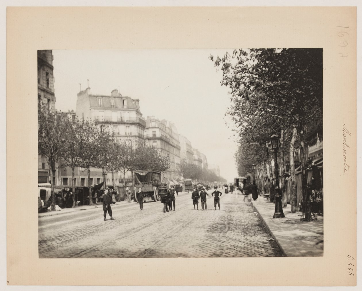 En gade i Montmartre, Paris, ca. 1890 (foto) af Hippolyte Blancard