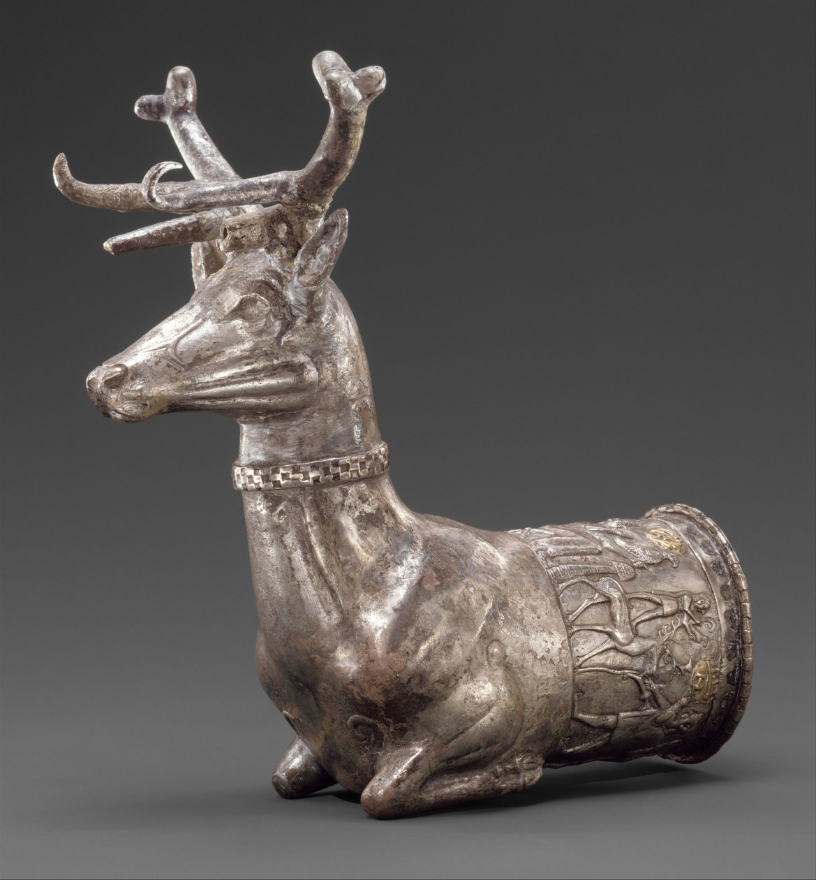 Fartøj, der ender i forparten af en kronhjort, ca. 1300 f.Kr. (sølv, guldindlæg) af Hittite