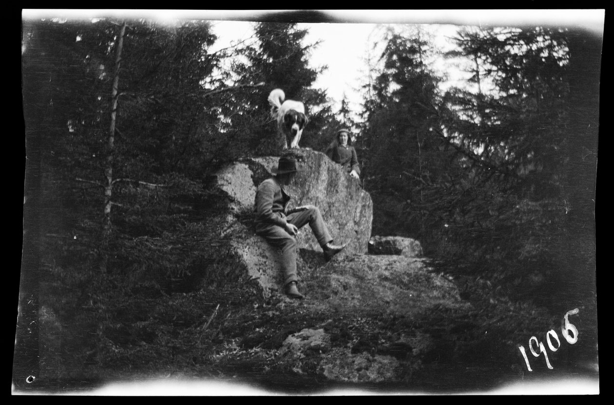 Guido og Blenda Simberg og Sarto i Niemenlautka-skoven af Hugo Simberg