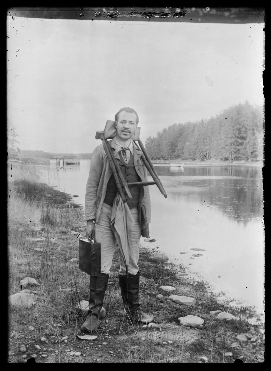 Hugo Simberg og hans malerudstyr i Niemenlauta af Hugo Simberg