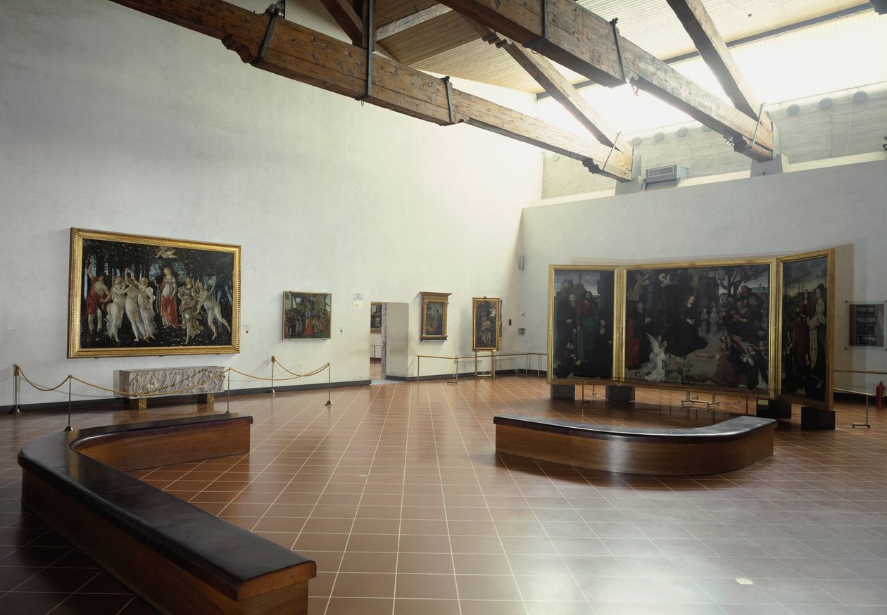 Museumslokale, der præsenterer "Foråret" og "Magernes tilbedelse" af Botticelli og triptykonet Portinari af Hugo van der Goes