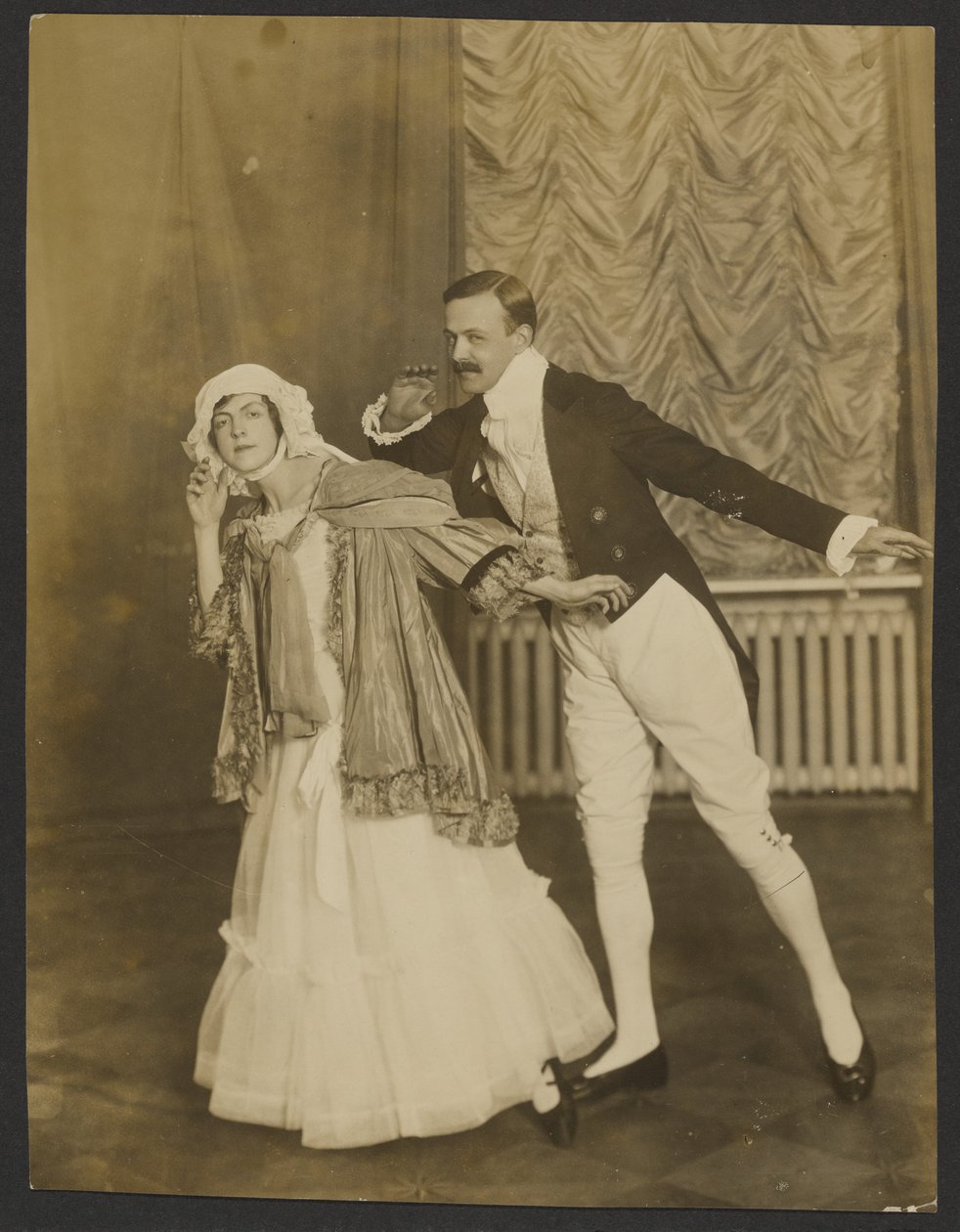 Aristokratisk ballet (Graf Lalongue med baronesse E. Rosin). af Iakob Vladimirovich Shteinberg