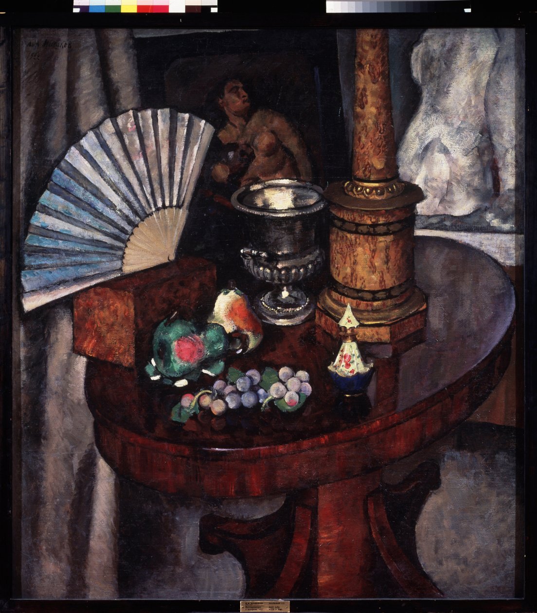 Stilleben med fan (Still life with a Fan). Maleri af Ilya Ivanovich Mashkov (Ilia Mashkov, Matchkov) (1881-1944), olie på lærred af Ilya Ivanovich Mashkov