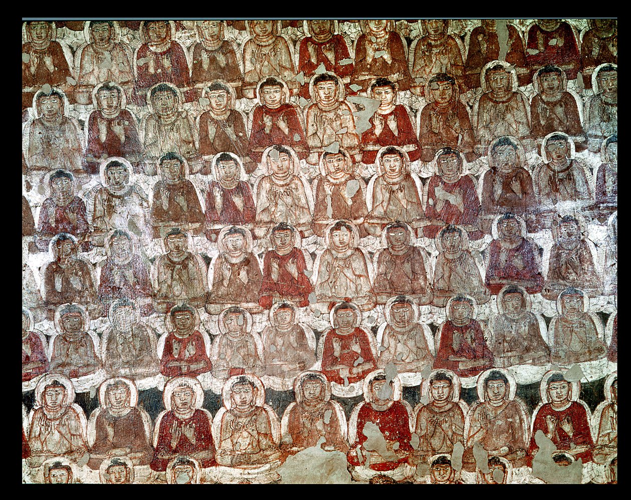 Et væld af siddende Buddhaer, fra det indre af Cave 2 (se også 162632) af Indian School