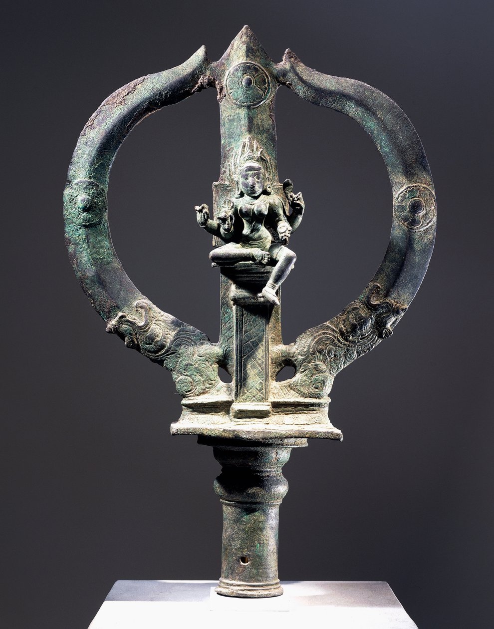 Bronze trefork med figur af Mariyammai, gudinde for kopper båret i processioner under epidemier, indisk civilisation af Indian School