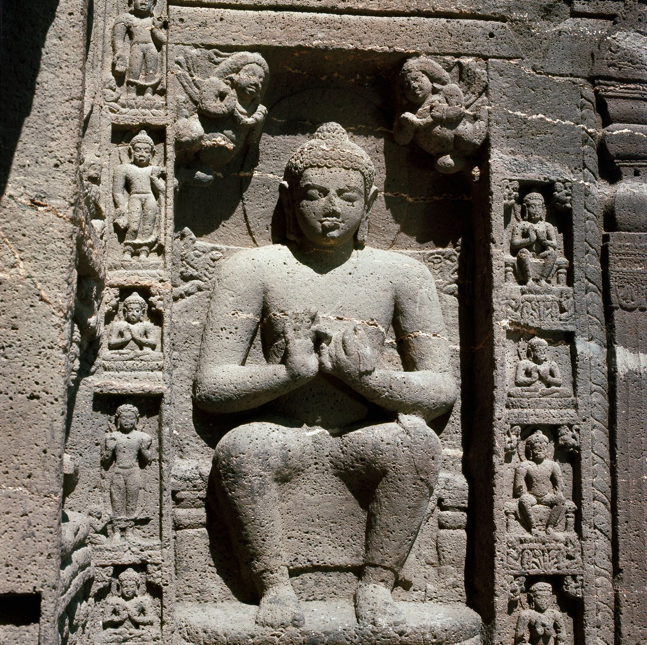 Buddha, udskåret statue i hule 19 af Indian School