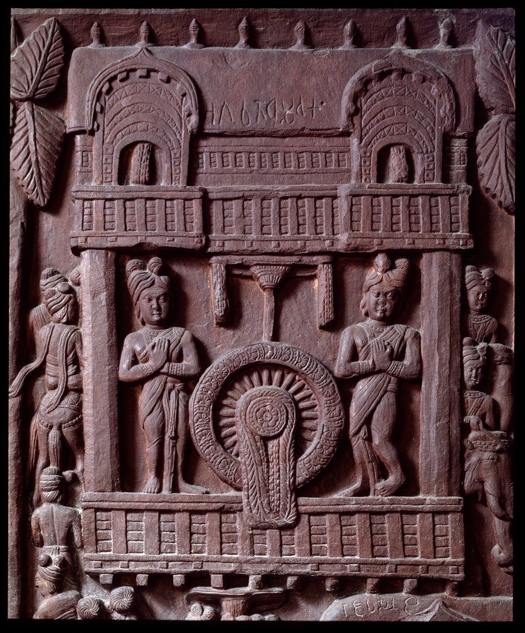 Buddhisme: "" Prasenjits sidste besøg i Buddha" (Prasanjits sidste besøg i Buddha) detail du stupa de Bharhut (Barhut, Barouth) Lavt relief af sort sten, 2. århundrede f.Kr. (2. århundrede f.Kr.) - Kolkata, indisk museum af Indian School