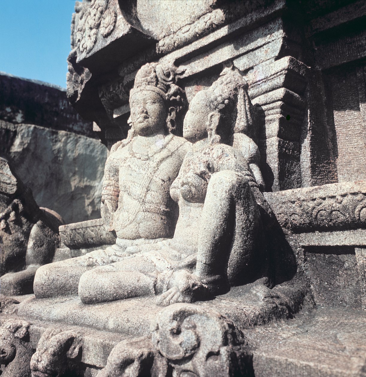 Udskårne figurer af Shiva og Parvati, ca. 800 e.Kr af Indian School