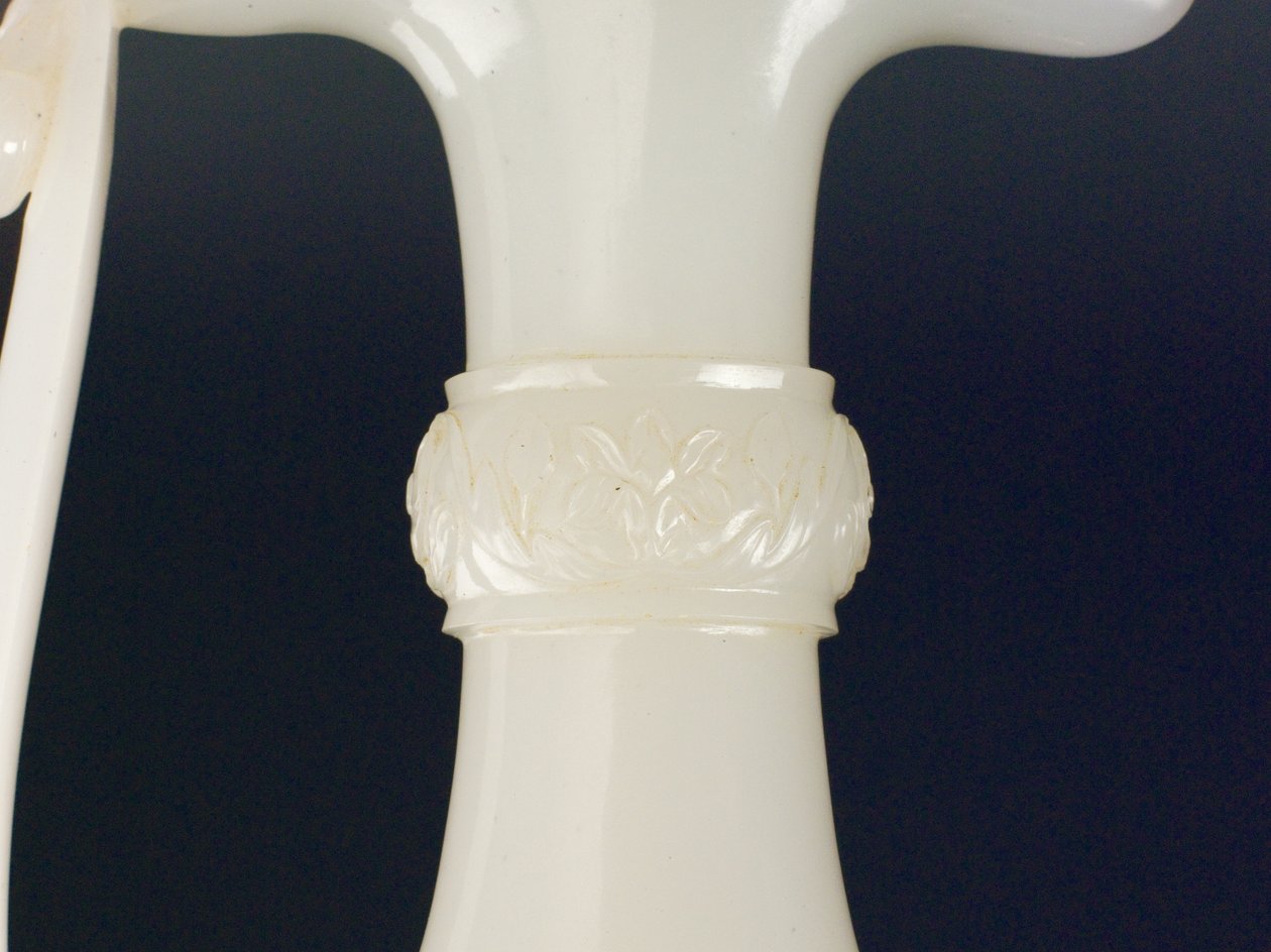Detalje fra dolkhåndtag med blomsterdesign (nephrite) af Indian School