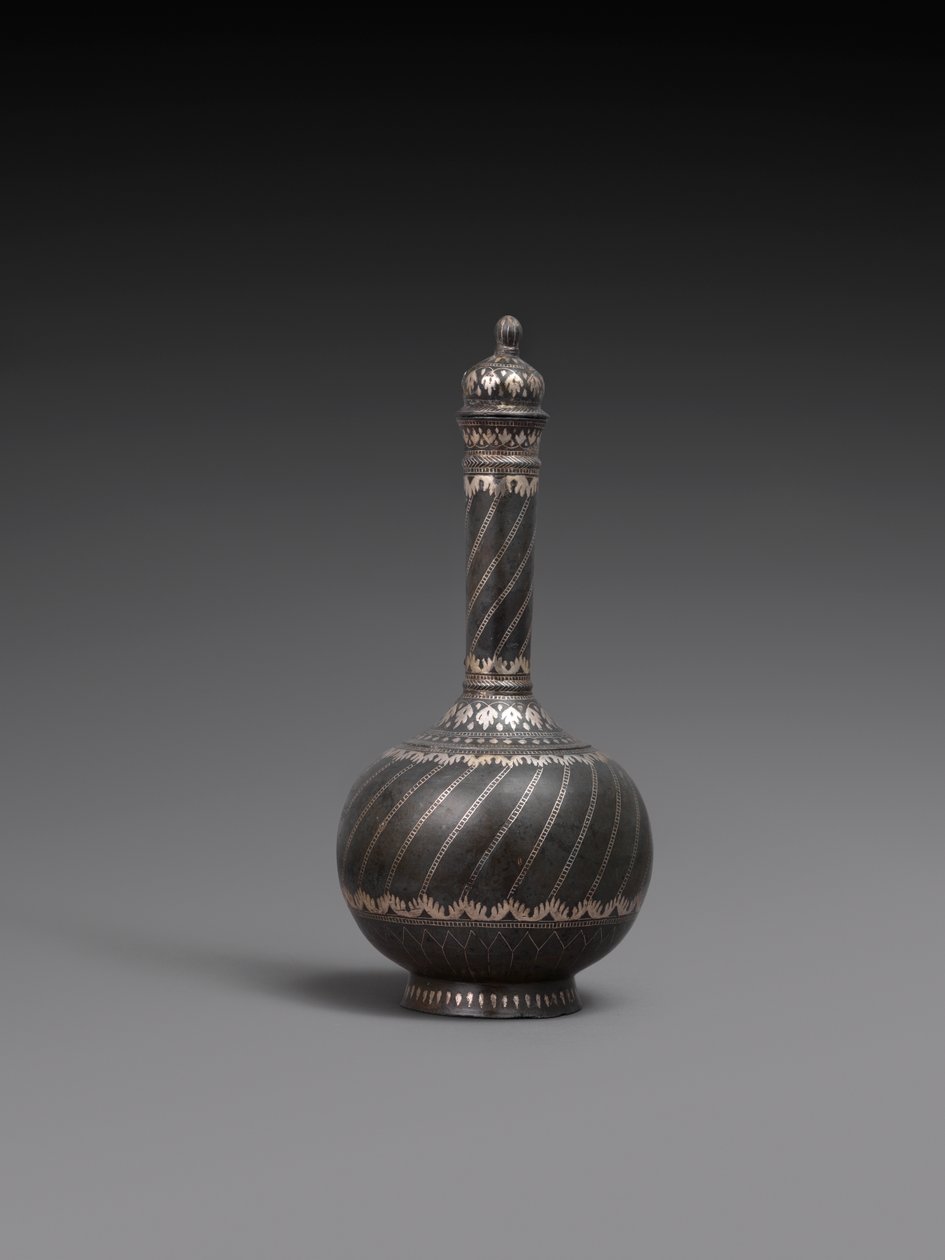 Kolbe og låg og stativ, eller fad af metallegering indlagt med sølv, 1700-99 af Indian School
