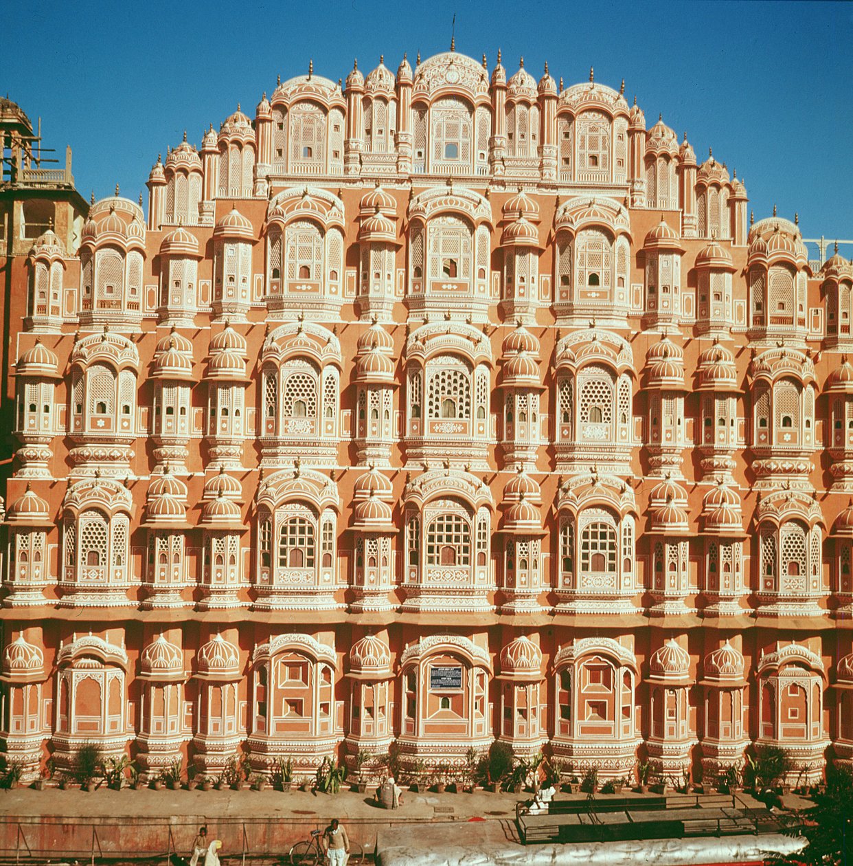 Hawa Mahal (Vindens Palads) bygget i 1799 (se også 121219 & 208426) af Indian School