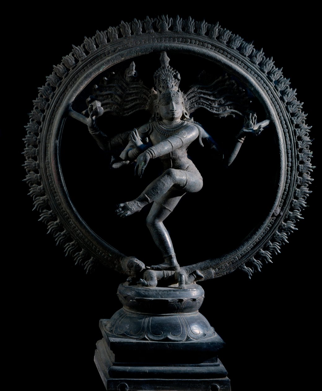 Hinduisme: repræsentation af guden Shiva Nataraja, dansens gud (Shiva Nataraja, dansens herre) Bronzeskulptur 12. århundrede (12. århundrede) Kolkata, indisk museum af Indian School