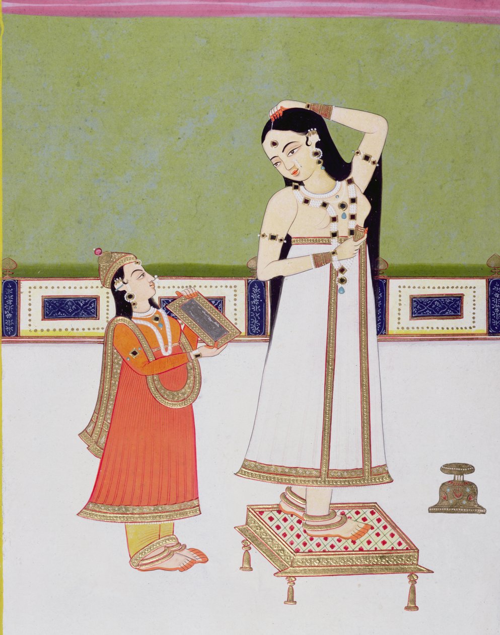 Indisk dame på sit toilet ser på sig selv i et spejl (gouache & bladguld på papir) af Indian School