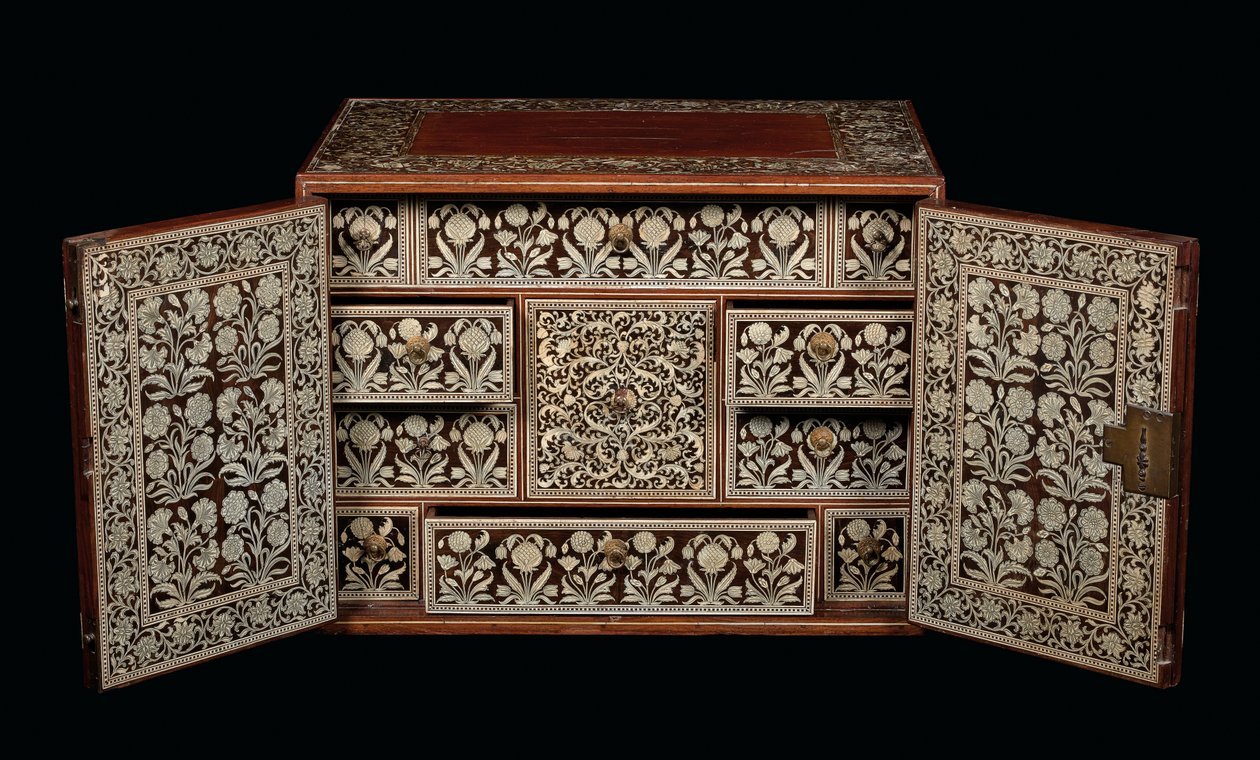 Mughal kabinet, Gujarat eller Sindh, Vestindien (elfenbenindlagt træ) af Indian School