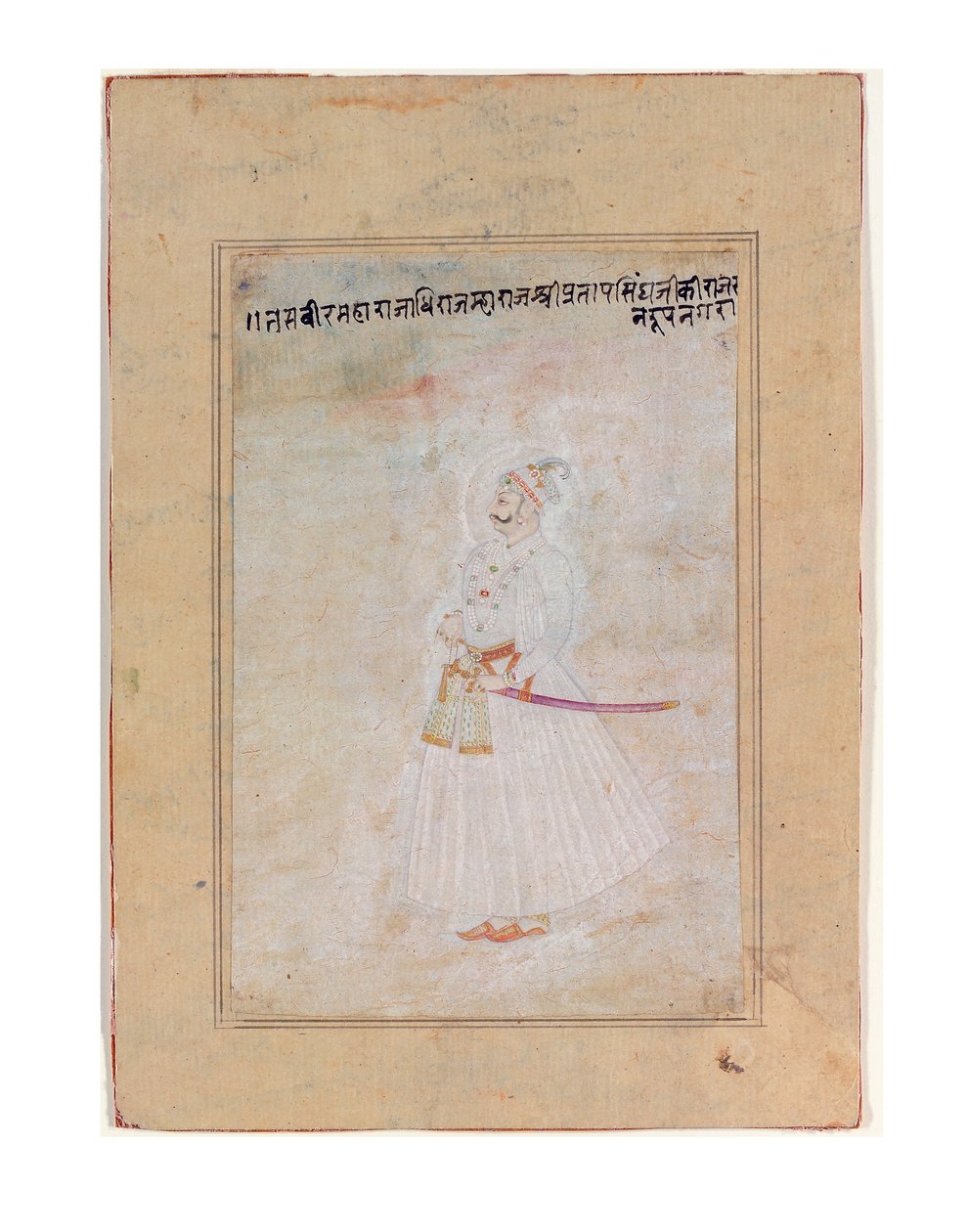 Portræt af en Rajput-lineal, stående, ca. 1770 (ugennemsigtigt wc & guld på papir) af Indian School