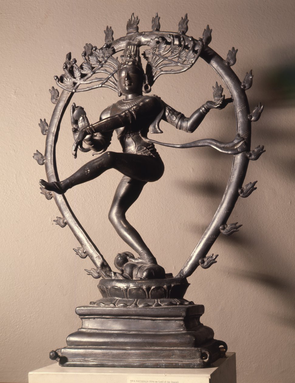 Shiva Nataraja som Dansens Herre, ca. 846 (bronze) af Indian School
