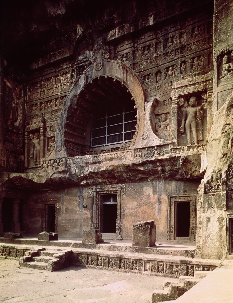 Udsigt til indgangen, Cave 26 af Indian School