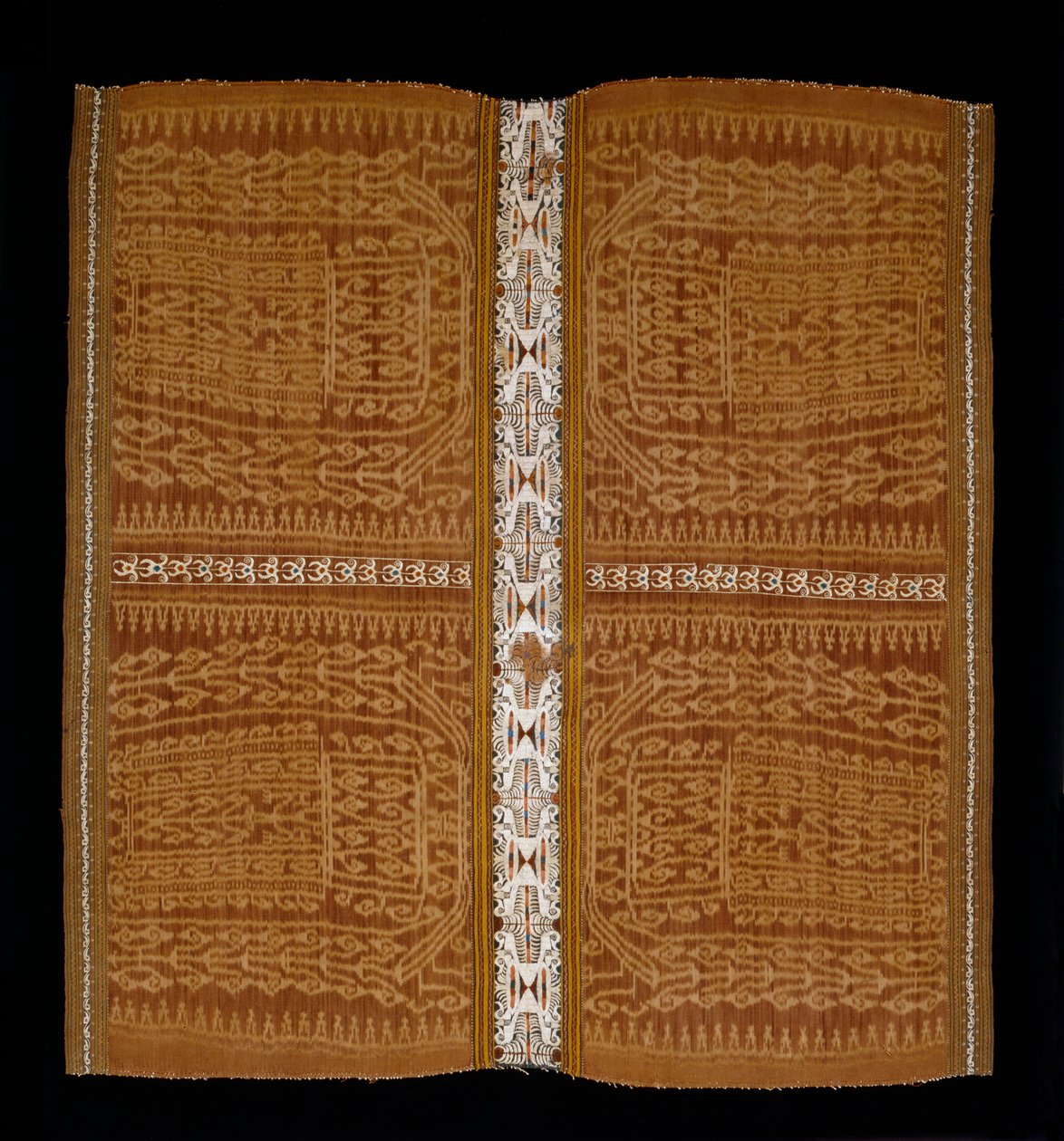 Ceremoniel nederdel, Sumatra (silke og broderet bomuld) af Indonesian School