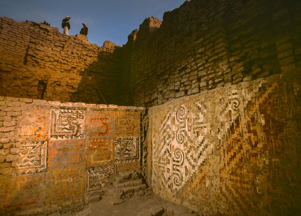 Udførlig kunst på væggene i Huaca Cao Viejo i El Brujo ...., 2005 (foto) af Ira Block