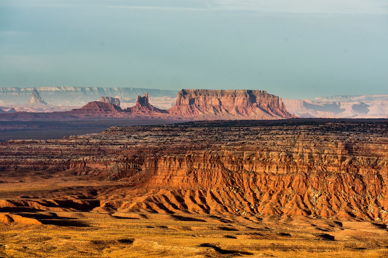 Fra Gooseneck State Park, Utah med udsigt til Monument Valley, 2012 (foto) af Ira Block