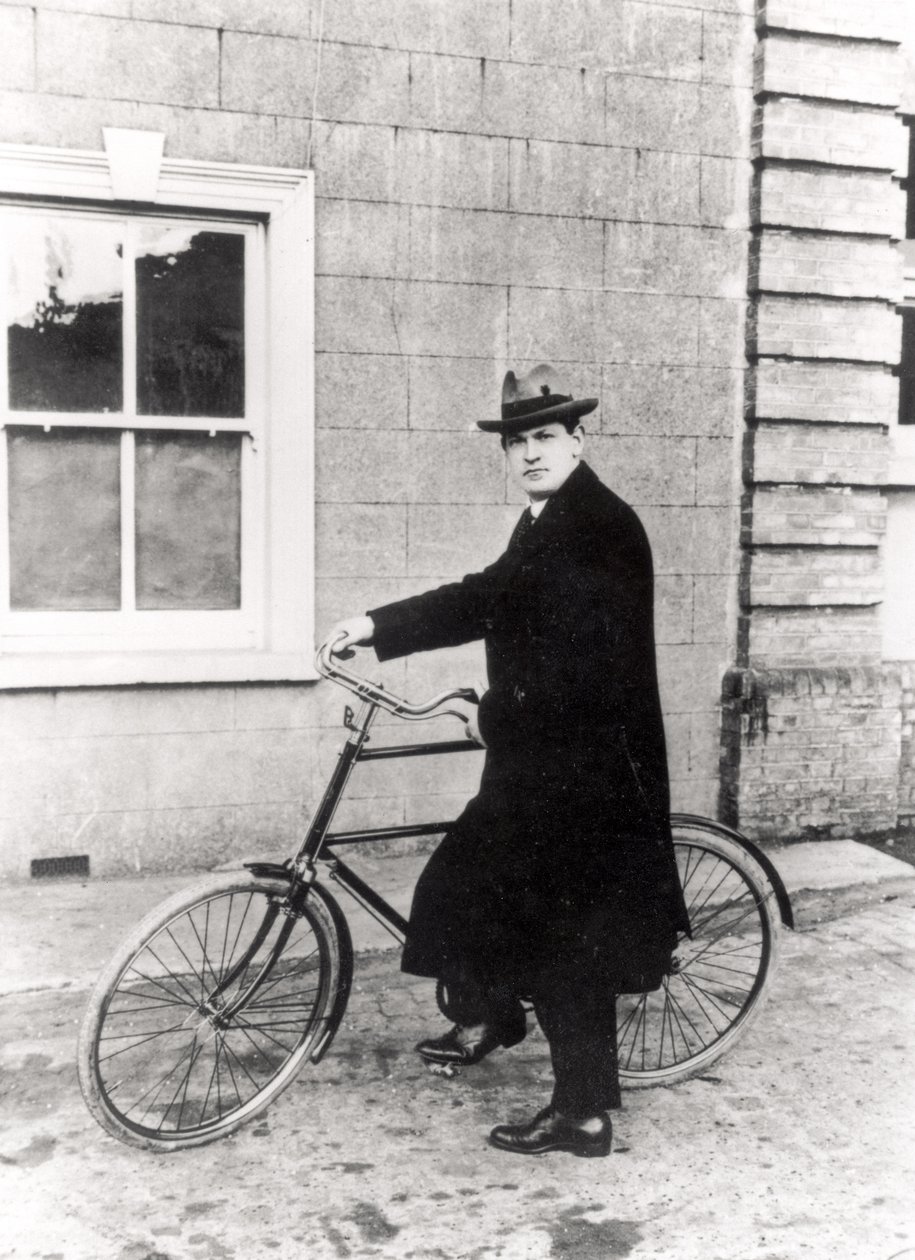Michael Collins (1870-1922) med sin berømte cykel af Irish Photographer