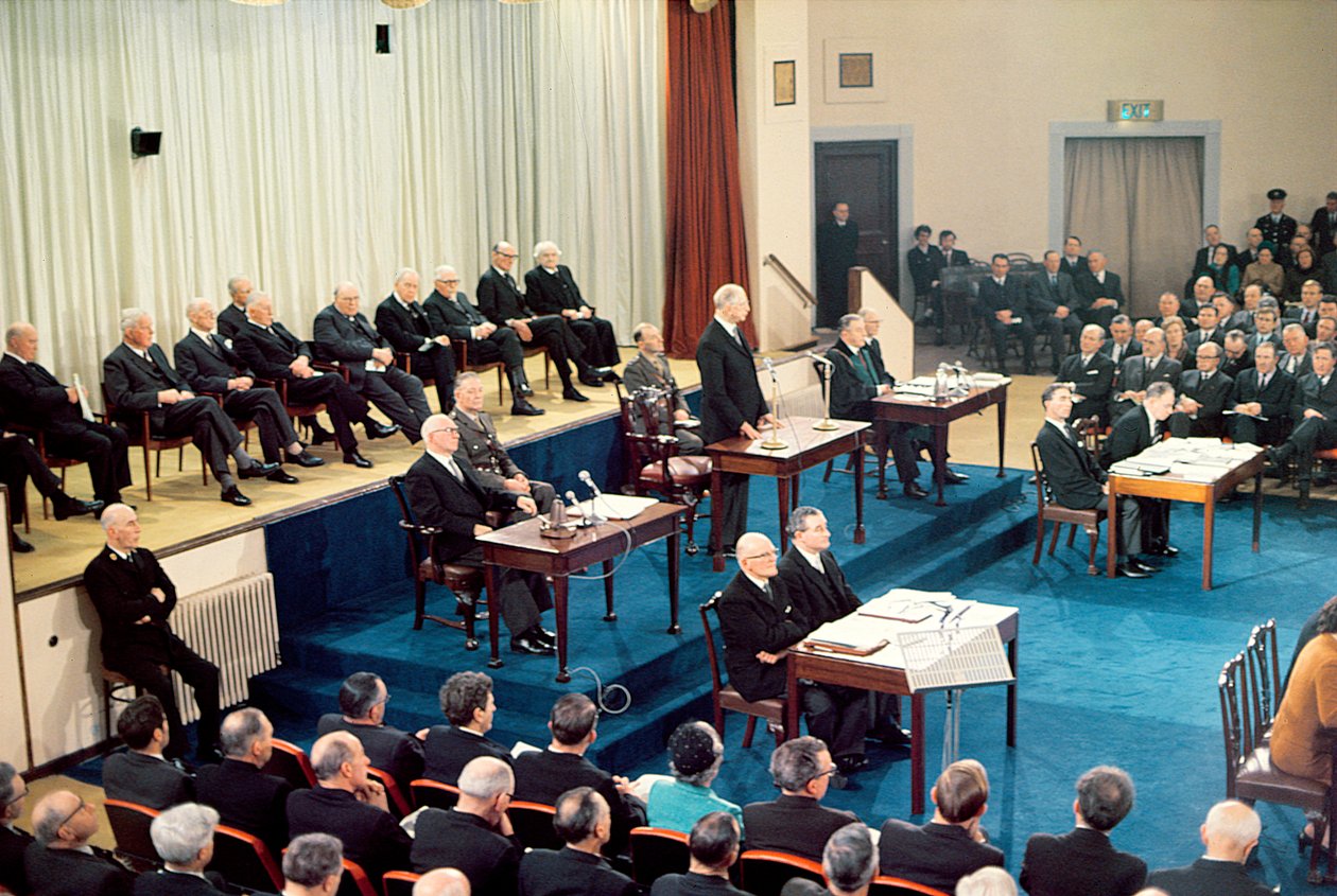 Præsident Eamon de Valera taler til Dail i Mansion House Dublin på 50-årsdagen for Dails åbningsmøde den 21. januar 1919, 1969 af Irish Photographer