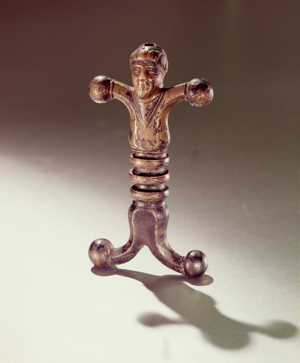 Antropoid sværdfæld, fra Ballyshannon Bay, County Donegal (bronze) af Iron Age