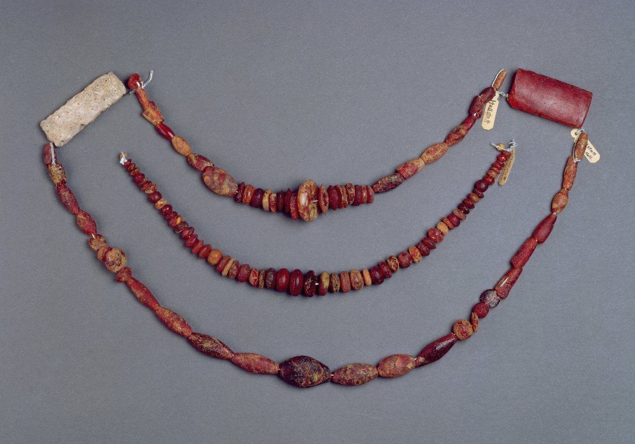 Tre perlesnore fra Hallstatt, Østrig, 700-500 f.Kr. (rav) af Iron Age
