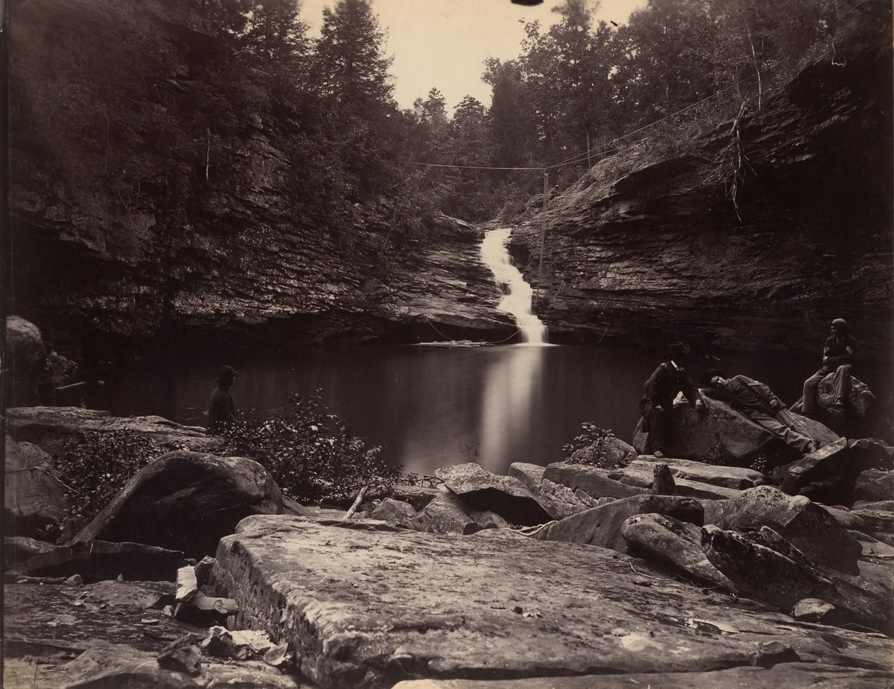 Lula Lake og Upper Falls på Rock Creek, nær Lookout Mountain, Georgia, 1864-65. af Isaac H. Bonsall