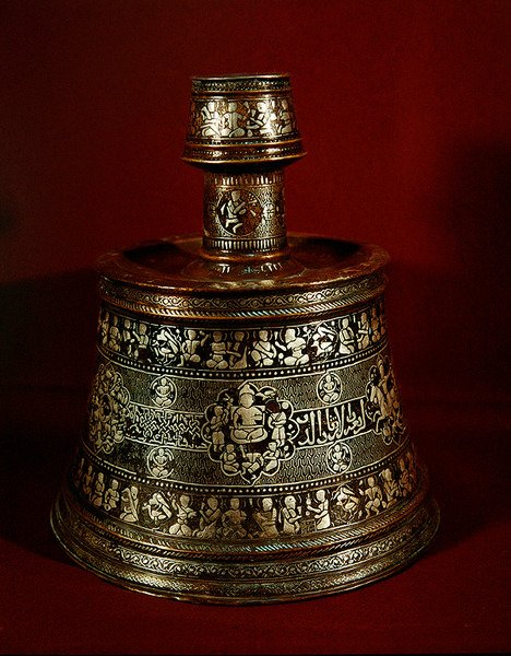 Lysestageholder, 1282 (kobber og sølv) af Islamic School