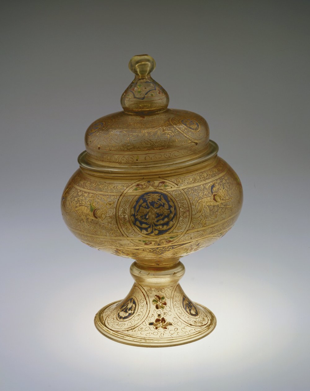 Fodskål med låg, Mamluk-dynasti (glas med forgyldt og emaljeret dekoration) af Islamic School