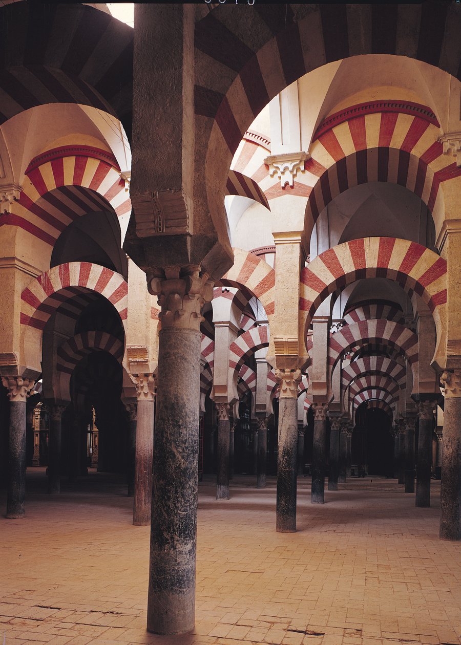 Indvendigt billede af moskeen, 795-987 e.Kr af Islamic School