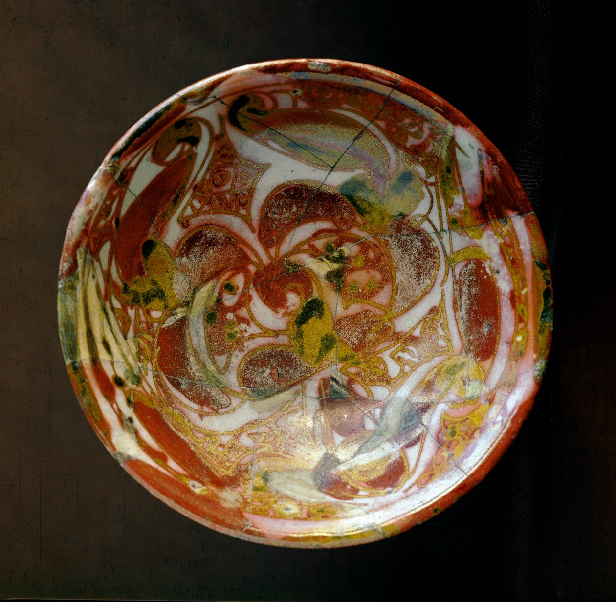 Islamisk kunst: lille keramikskål med grøntsagsdekorationer. Fra Irak. 9. århundrede e.Kr. Svag. 13,8 cm Paris, Musée du Louvre af Islamic School
