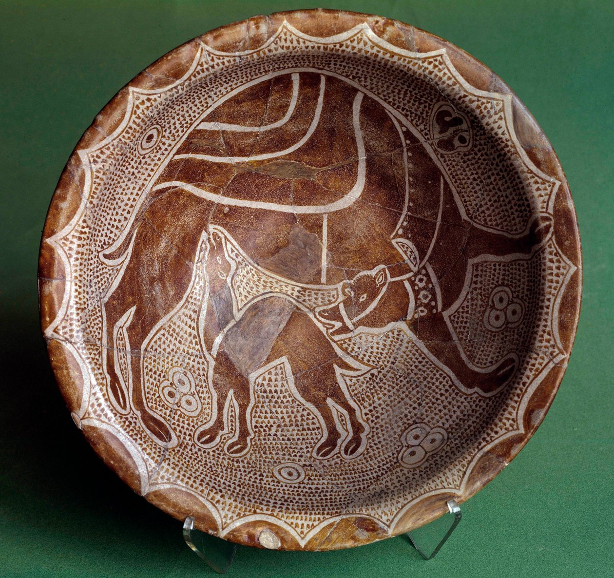 Islamisk kunst: skåret til kamelen, der ammer hendes baby. Fra Irak. 10. århundrede. Paris, Louvre-museet af Islamic School
