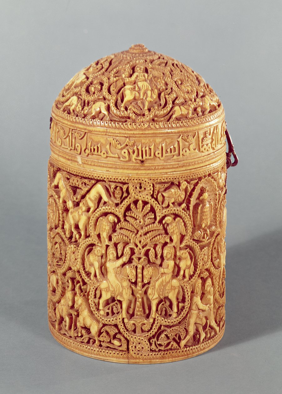 Pyx med et relief, der skildrer det høviske liv, indskrevet med navnet Al-Mughira, søn af kaliffen Abd-al-Rahman III, Umayyad-perioden, fra Cordoba, ca. 968 e.Kr. (se også 101673 & 15 af Islamic School