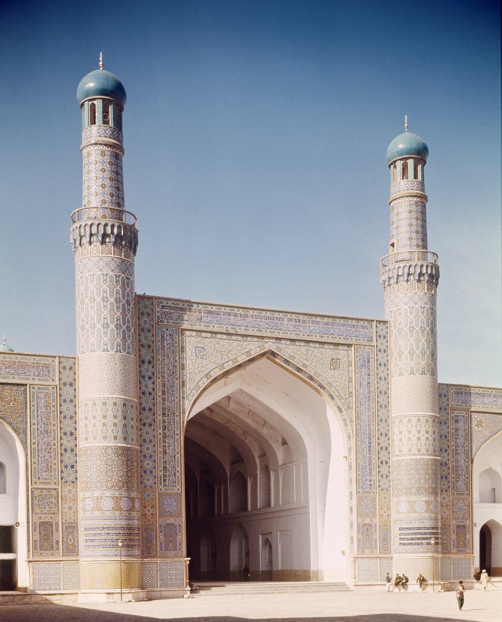Masjid-i Jami eller fredagsmoskeen, grundlagt i 1200, genopbygget i 1498 af Islamic School