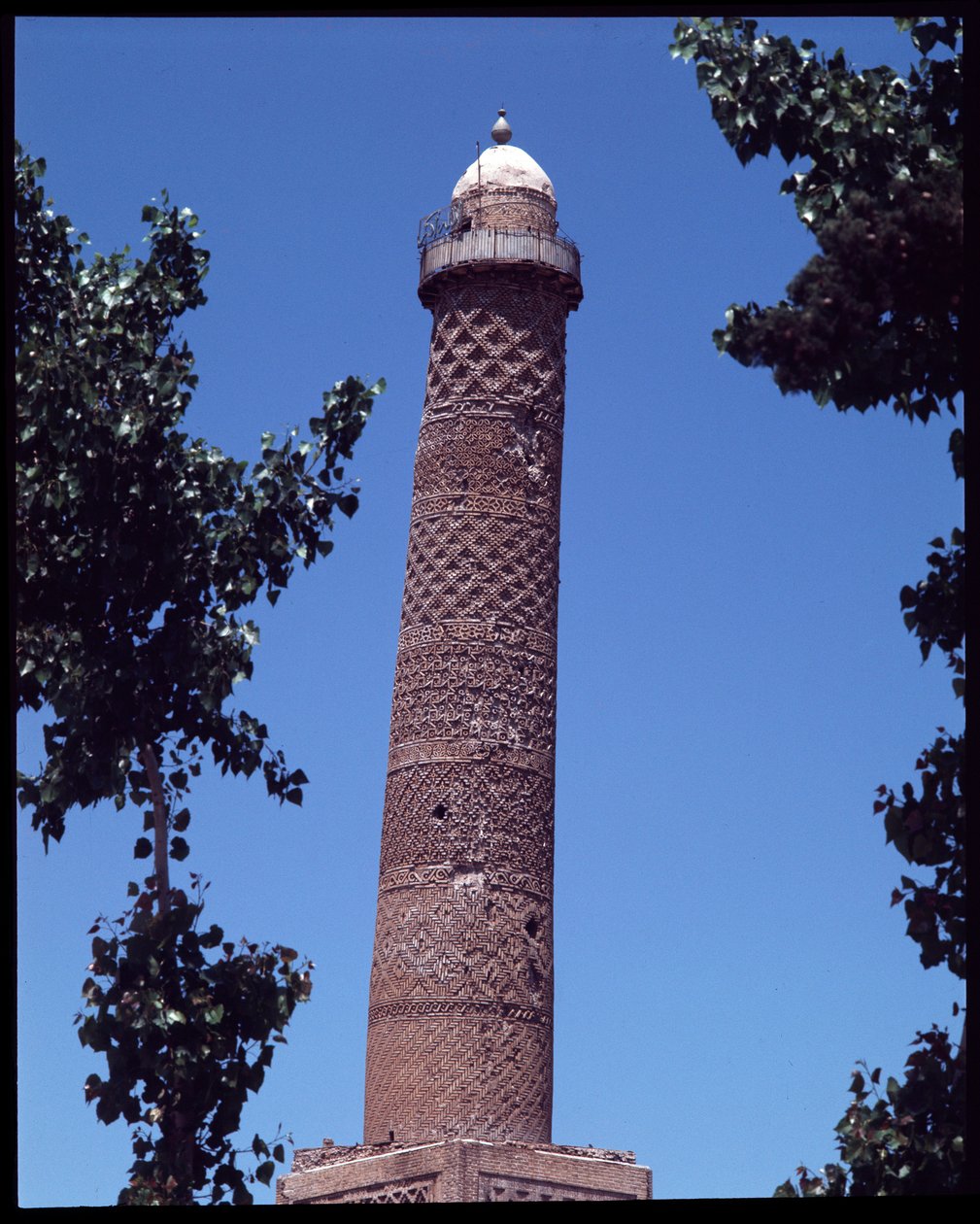 Den skæve minaret i den store moske Al Kabeer (Al Noori) af Islamic School