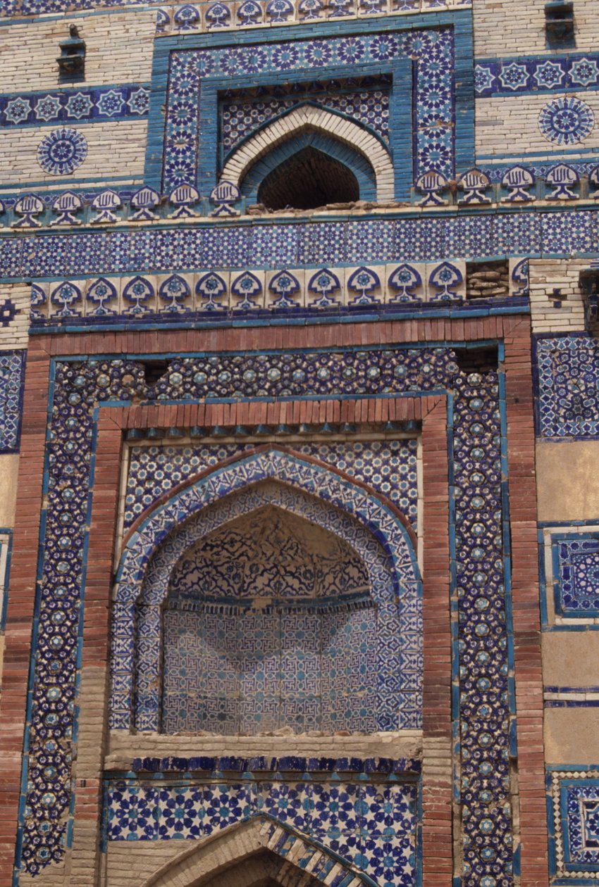 Fliser på indgangsporten til mausoleet af Bibi Jawindi (d.1403) opført i 1494 af Islamic School