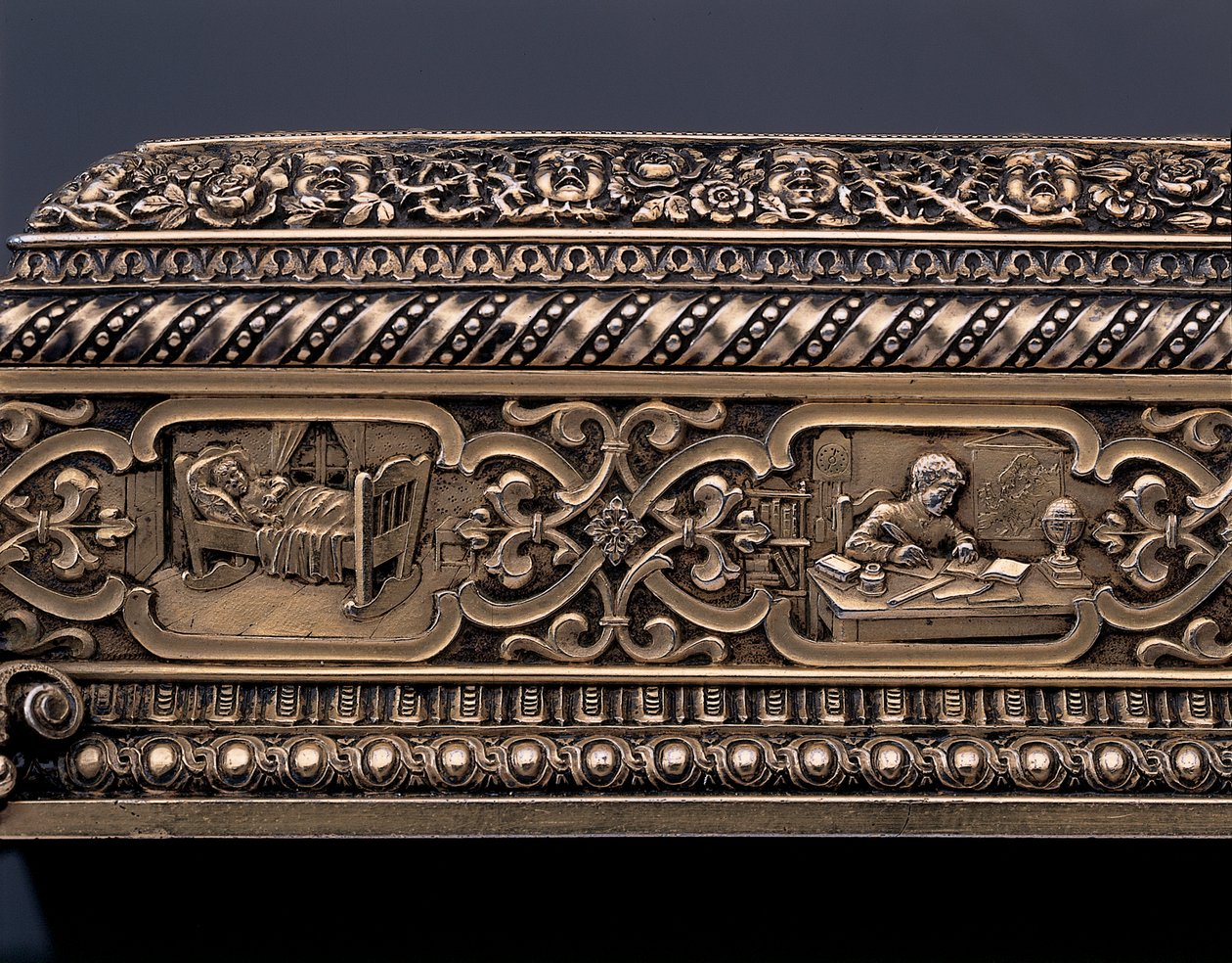 Detalje af et miniature menneskeskelet og sarkofag af Israel Rouchomovsky