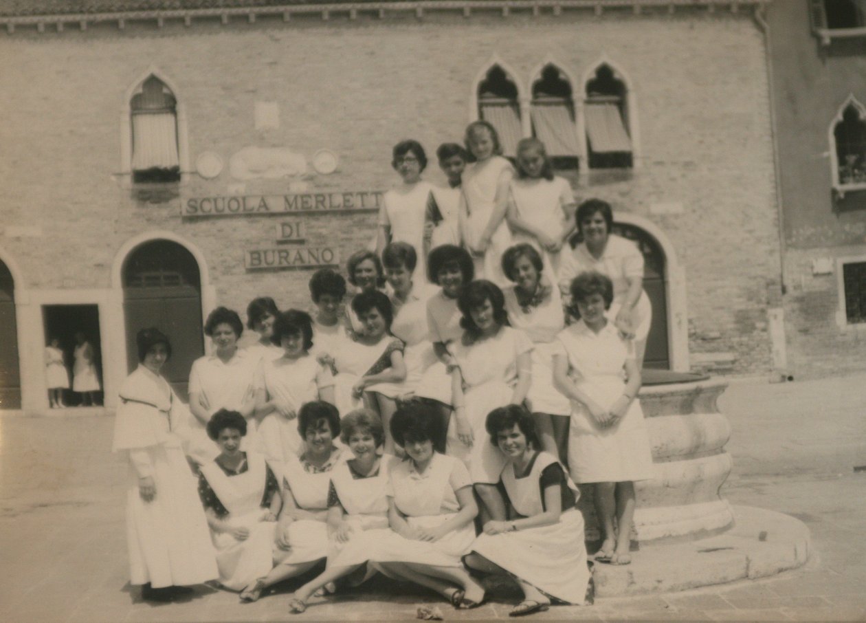 Snørebånd uden for skolen (sepia foto) af Italian Photographer