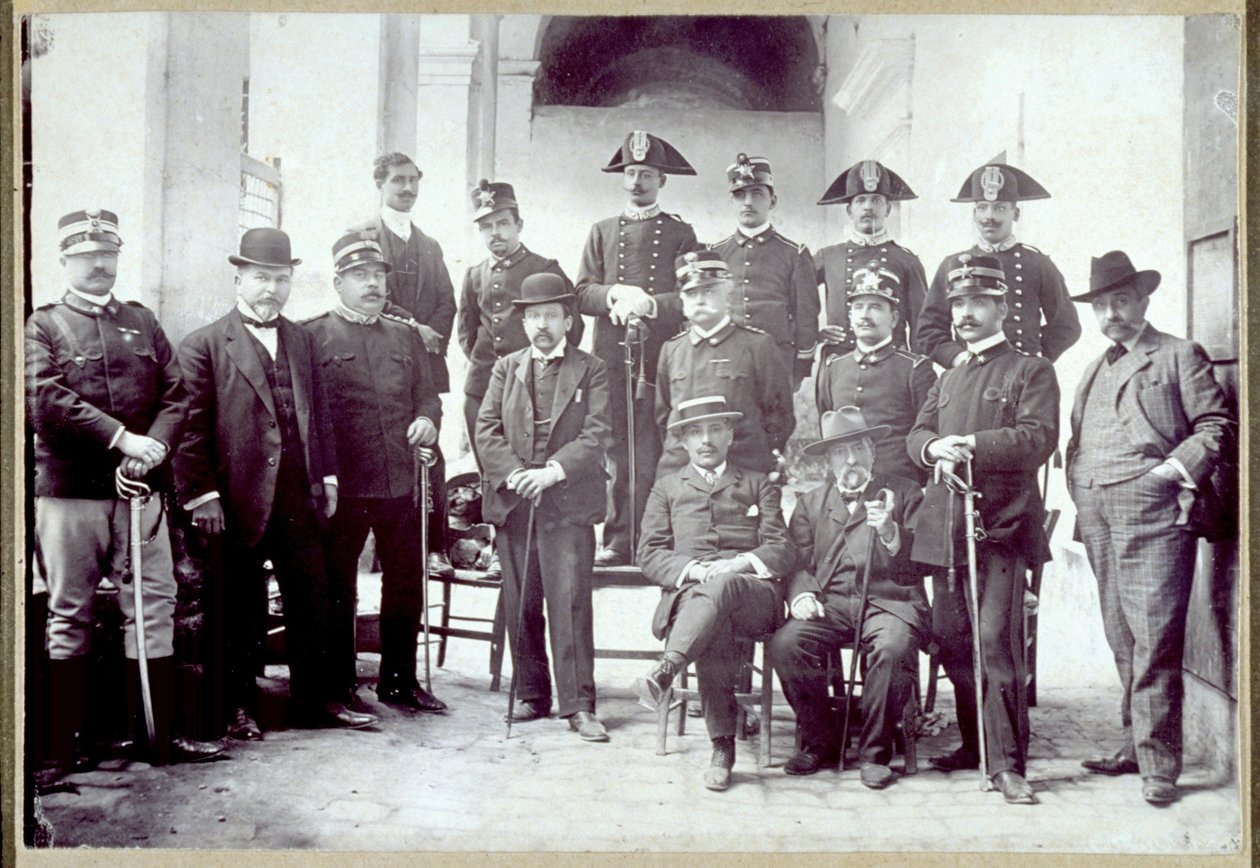 Portræt af soldater og civile i Modica, Sicilien, 1907 af Italian Photographer
