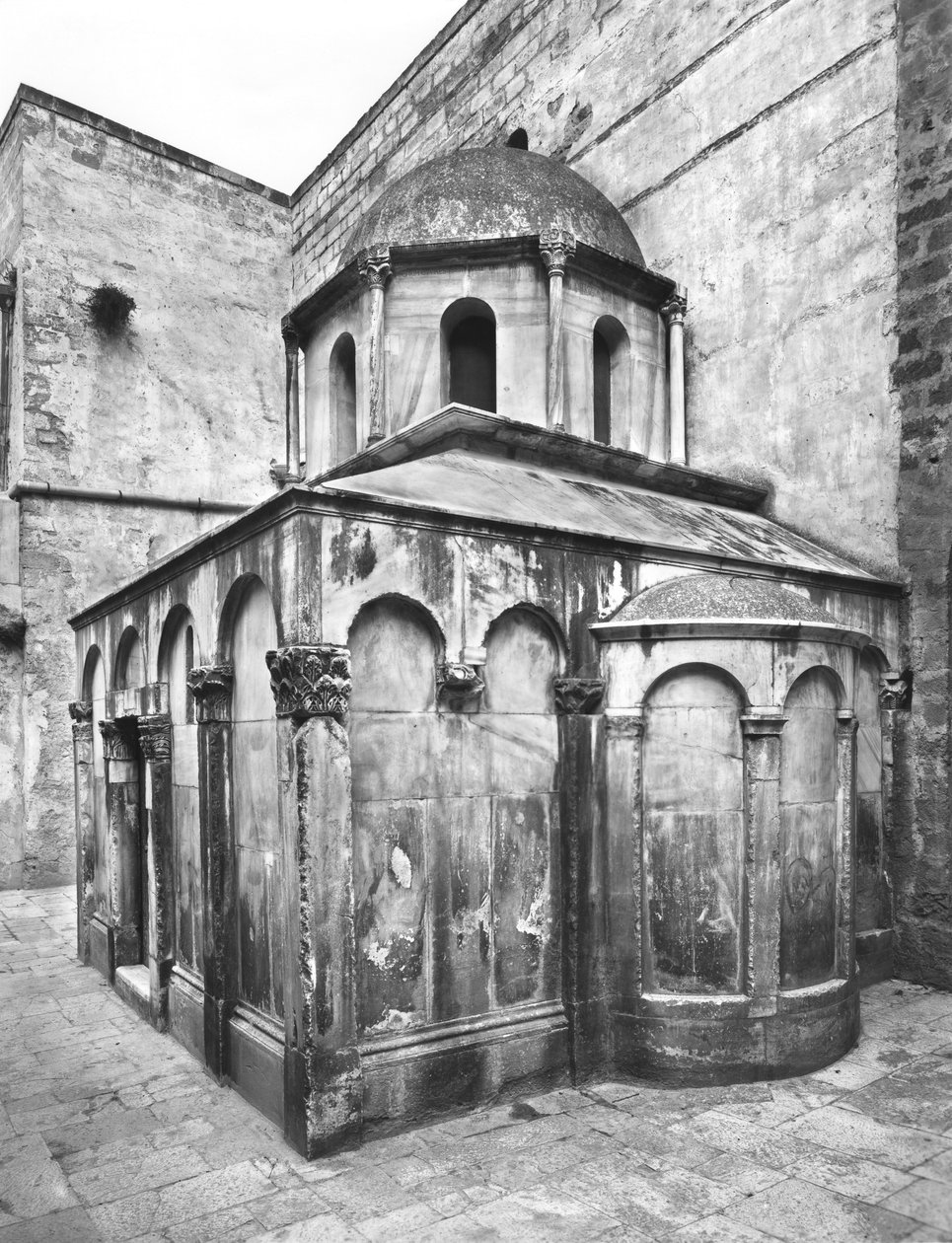 Mausoleet af Bohemund I af Hauteville af Italian School