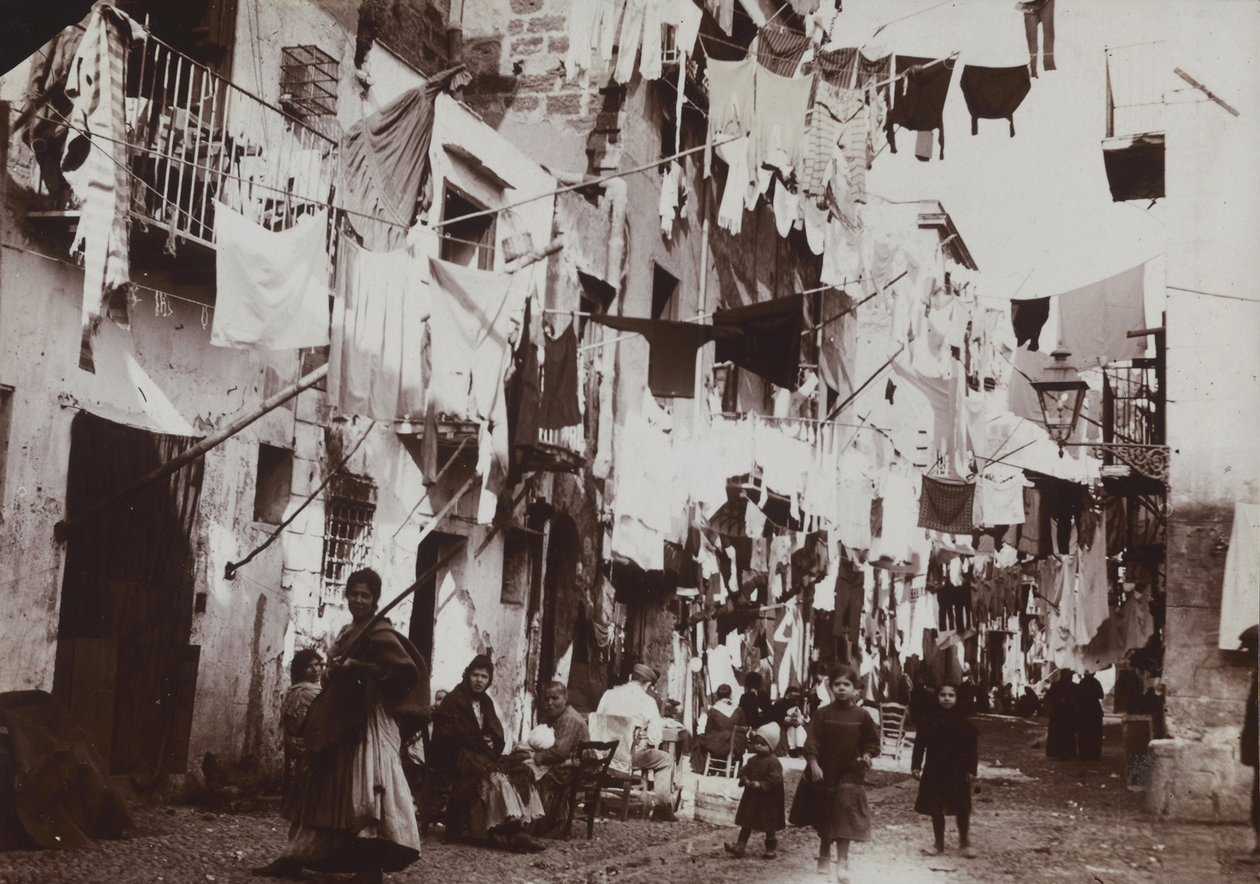 En karakteristisk gade i Palermo, 1920 af Italian Photographer