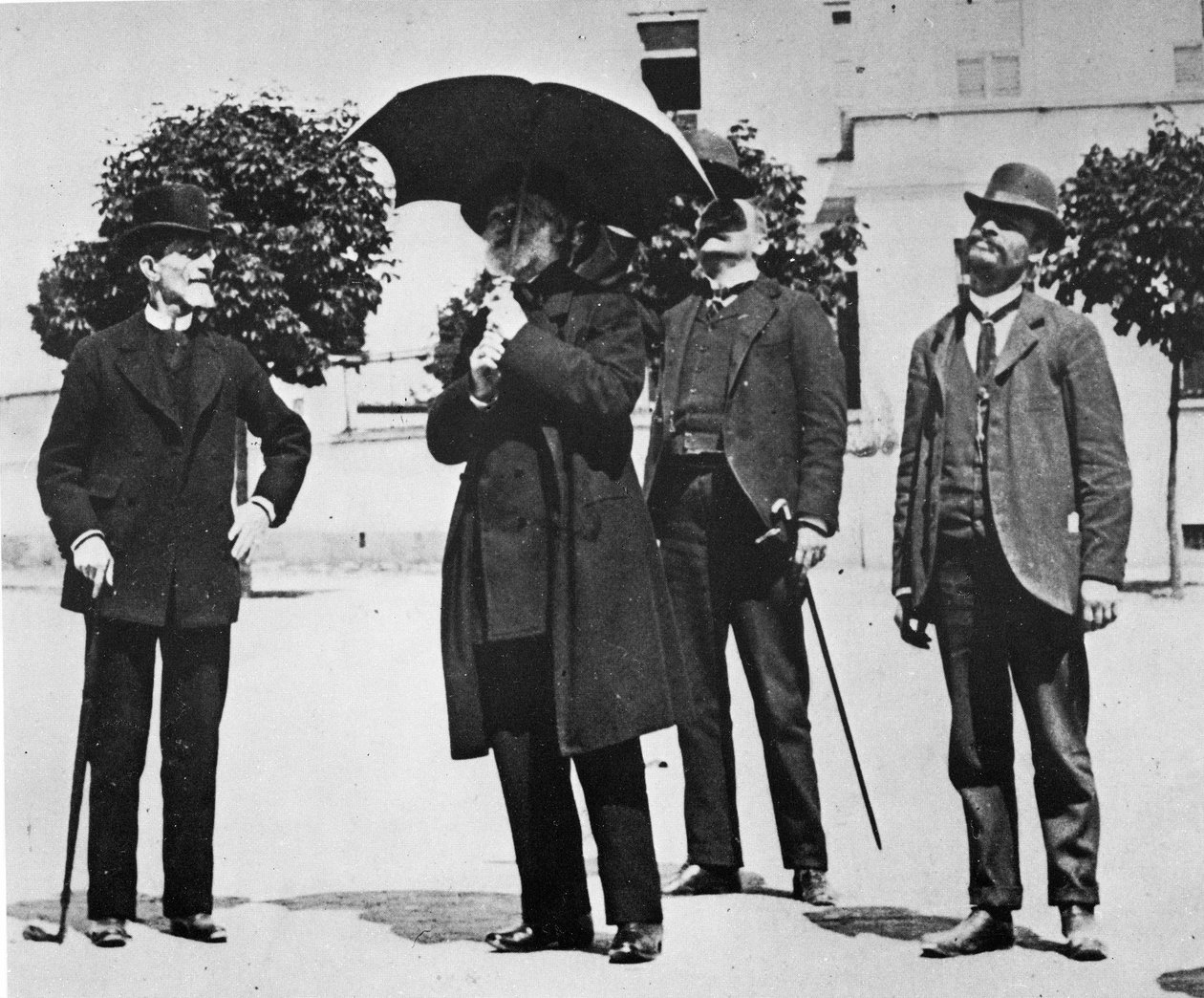 Den afbildede person er komponisten og librettisten ARRIGO BOITO (Padova, 24. februar 1842 - Milano, 10. juni 1918). af Italian Photographer