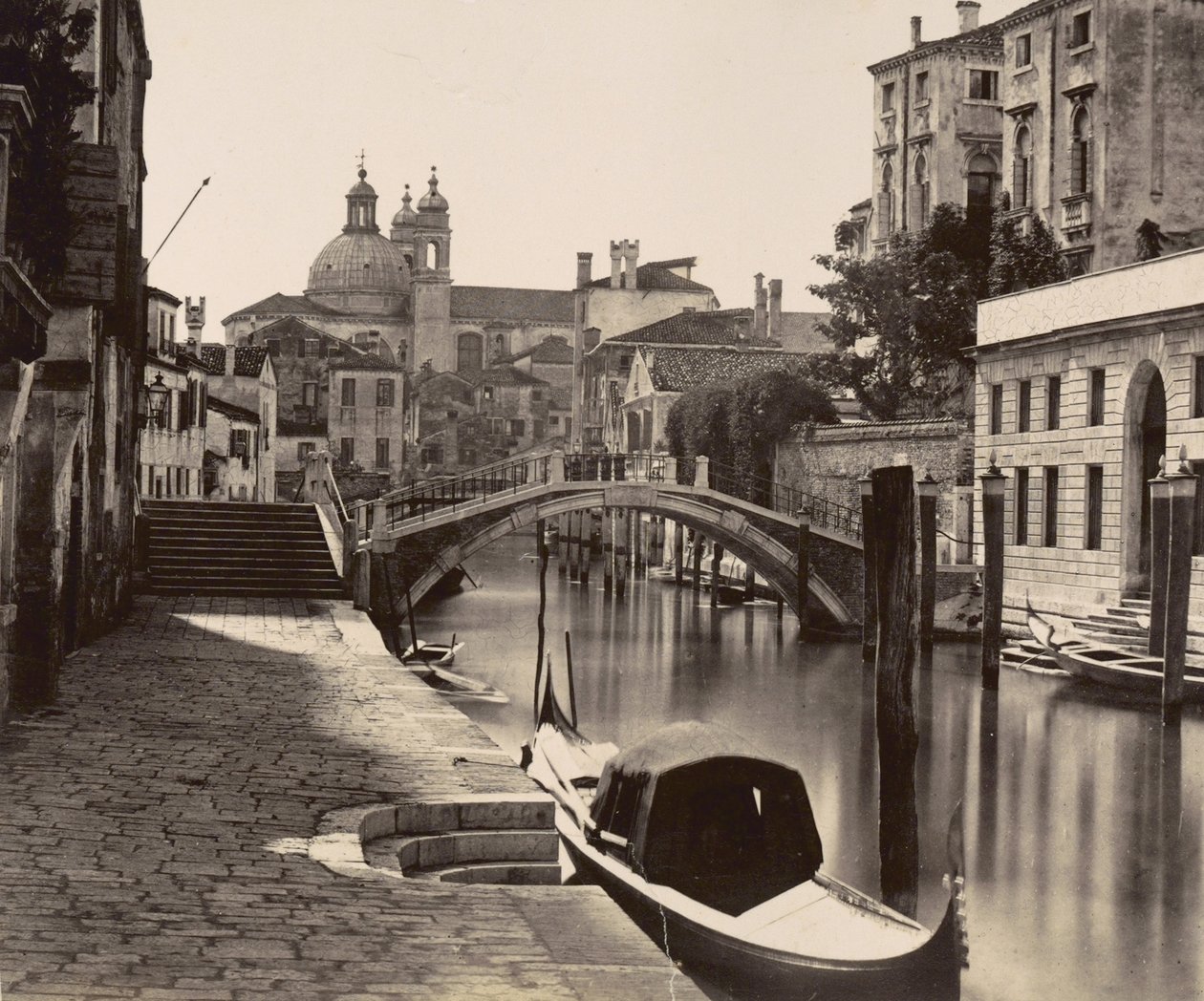 Bro over Rio Ognissanti i Venedig, ca. 1875 af Italian Photographer