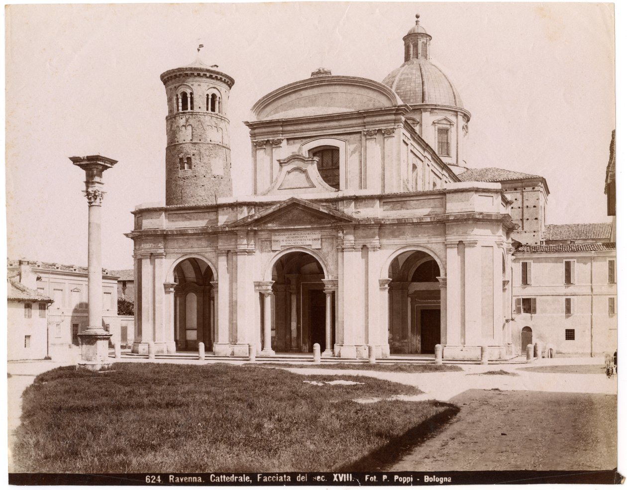 Cathedral of Resurrection of Our Lord Jesus Christ, Ravenna, Emilia-Romagna, Italien, fotografi af Pietro Poppi, Bologna, ca 1900 af Italian Photographer