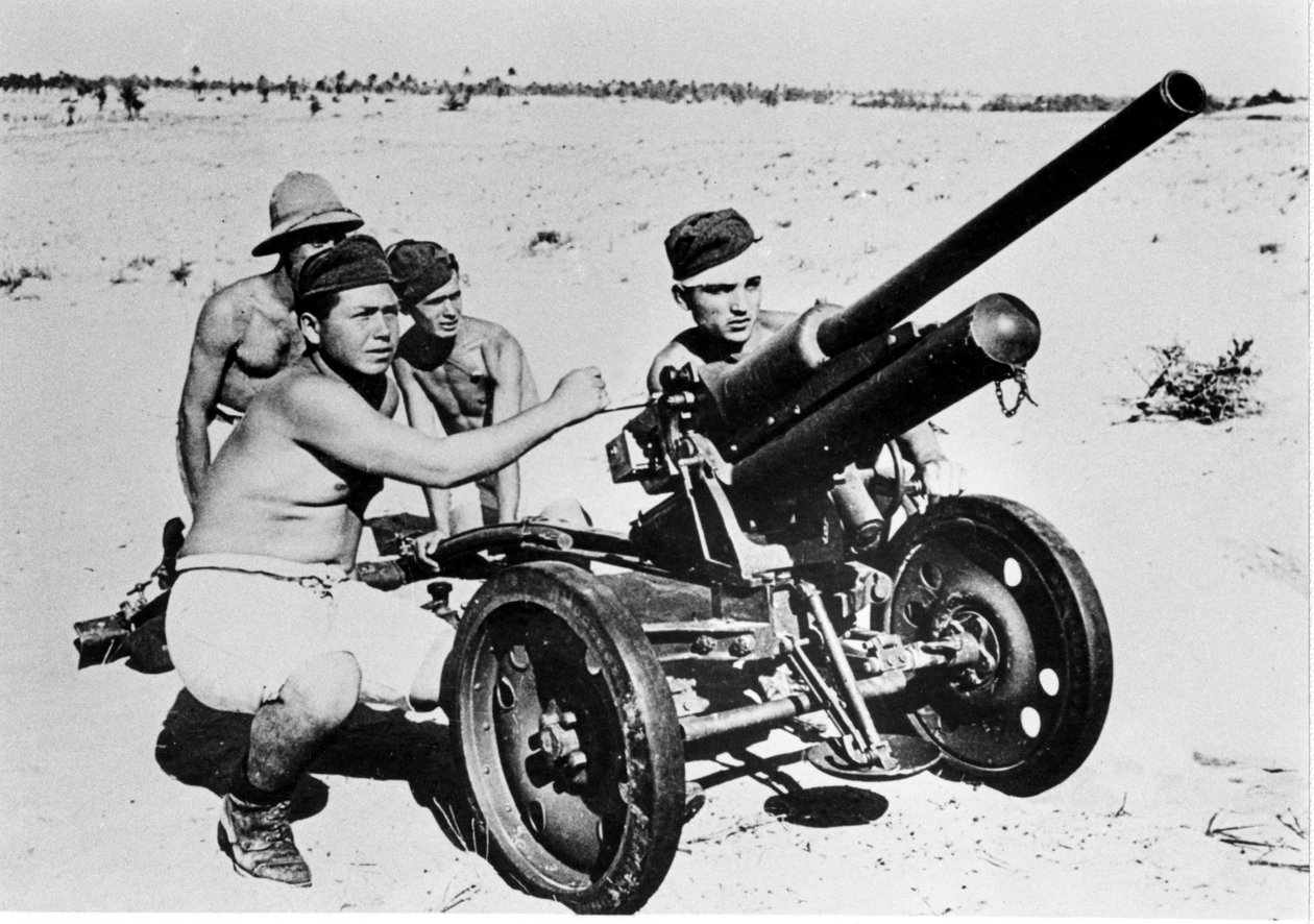 Italiensk antitank i den libyske ørken. 1941. af Italian Photographer