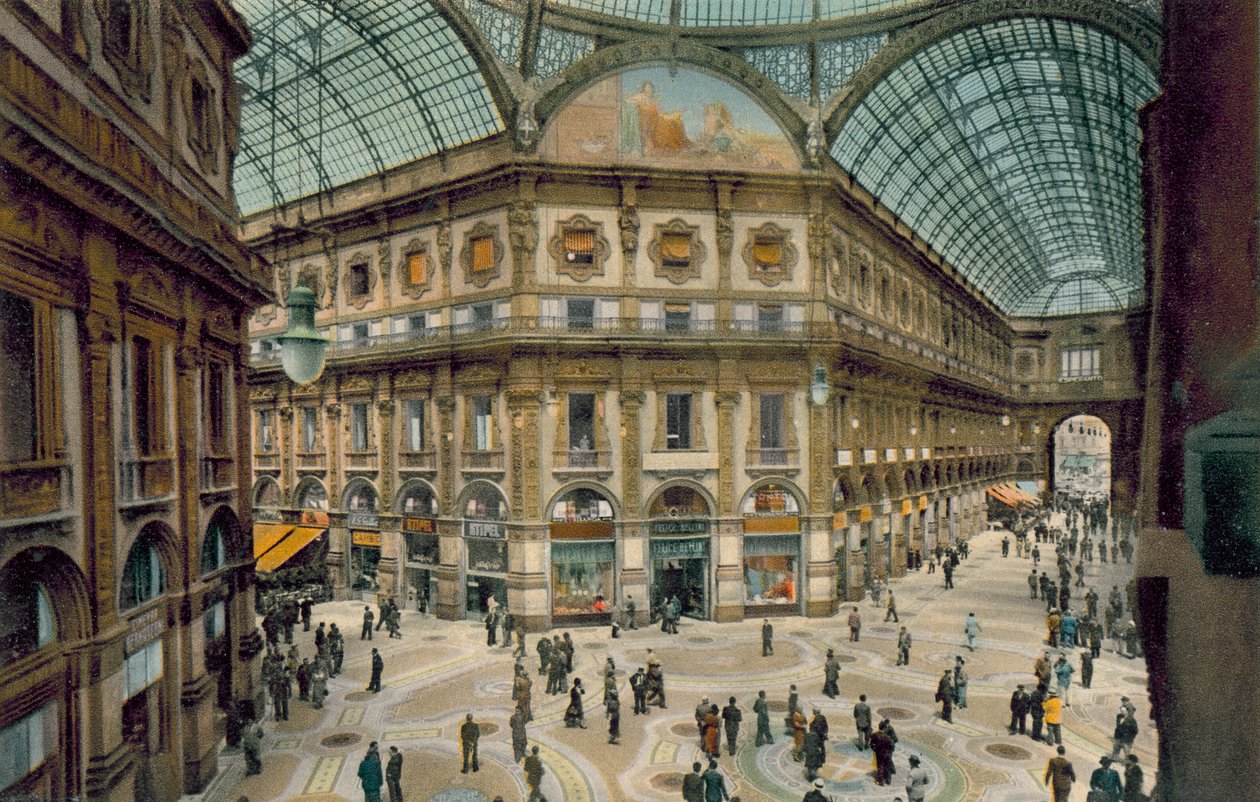 Milano / Milan: Interiør af Galleria Vittorio Emanuele II (farvefoto) af Italian Photographer